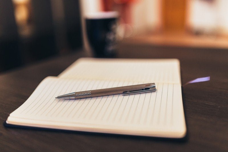 notepad-pen-paper-writing-business-desk-office